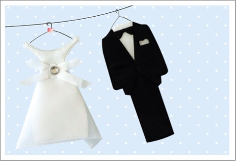 Umschlag. Hochzeitsl. Anzug & Kleid Hand
